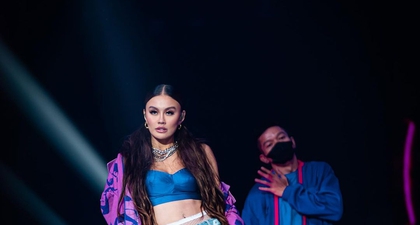 Agnez Mo Tampil dengan Jaket Custom yang Dihiasi dengan Detail Wajahnya