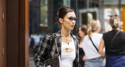 Bella Hadid Hadirkan Lagi Fashion dengan Motif Kotak-Kotak