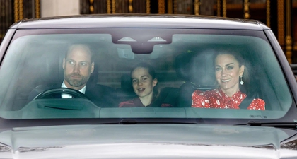 Putri Kate dan Charlotte Tampil Senada dalam Warna Merah di Momen Liburan