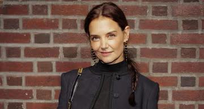 Katie Holmes Terlihat Berusaha untuk Selalu Tampil Seperti Semua Karakter yang Pernah Dimainkannya