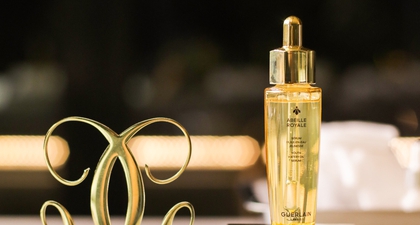 Menyimak Segudang Elevasi Guerlain Abeille Royale Youth Watery Oil Serum