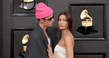 Justin dan Hailey Bieber Bersantai Serta Berbagi Kecupan Saat Berada di Sebuah Kapal Pesiar