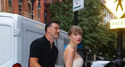 Taylor Swift Kenakan Gaun Bermotif Floral Saat Menghadiri Undangan Pernikahan Bersama Travis Kelce