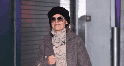 Katie Holmes Tetap Terbungkus Hangat dengan Pilihan Beanie dan Turtleneck