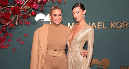 Duo Ibu dan Anak, Bella dan Yolanda Hadid, Terlihat Seperti Dewi di Acara Golden Heart Awards