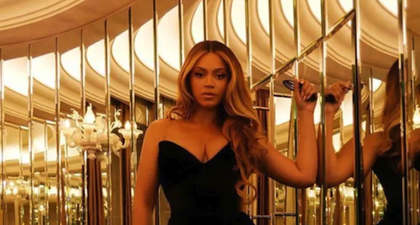 Beyonce Tampil Glamor dalam Gaun Beludru Tanpa Tali