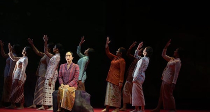 Monolog Persembahan Happy Salma Sebagai Inggit Garnasih Dalam Teater Musikal Tegak Setelah Ombak
