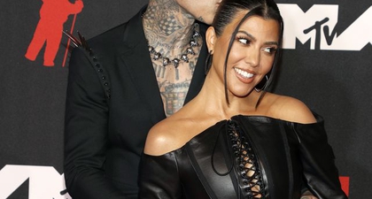 Kourtney Kardashian &amp; Travis Barker Dikabarkan sedang Berencana untuk Memiliki Anak Bersama