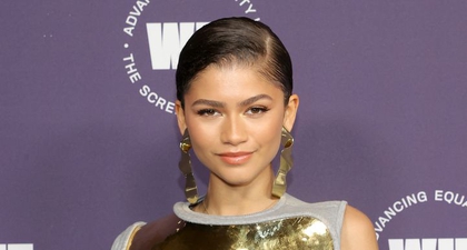 Zendaya Kenakan Gaun dengan Breastplate Emas dari Runway Loewe