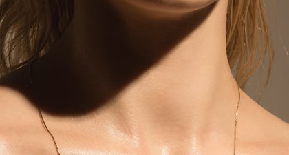 Ya, Anda Bisa Mengatasi Penuaan pada Leher Anda