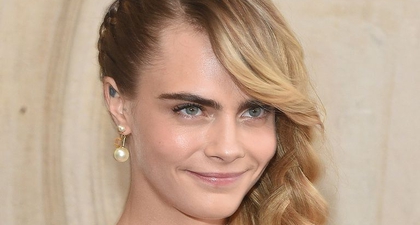 Cara Delevingne Tampil Beda dengan Gaya Kepang yang Unik