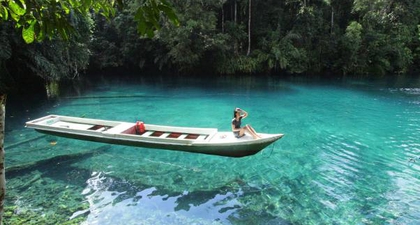 Berkaca di Keindahan Danau Labuan Cermin