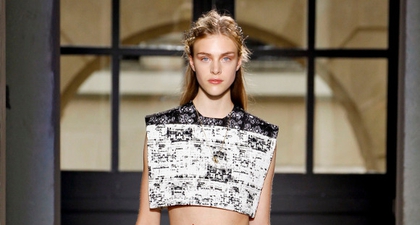 Tren Hitam dan Putih