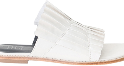 Baking Soda dan Sepatu Putih