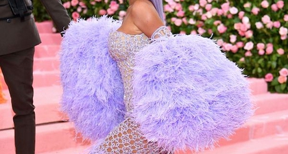 Khloé Kardashian Pamerkan Jet Pribadi Milik Kylie Jenner