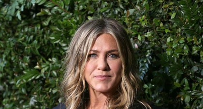 Jennifer Aniston Bagikan Pesan Tentang Pentingnya Masker