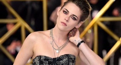 Kristen Stewart Mengenakan Sneakers di Karpet Merah