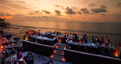 Rock Bar Bali, Destinasi Sunset Populer di Pulau Dewata