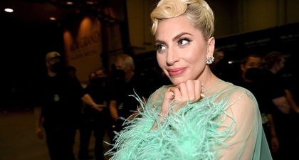 Melihat Gaun Grammy Awards Lady Gaga yang Dirancang oleh Adiknya