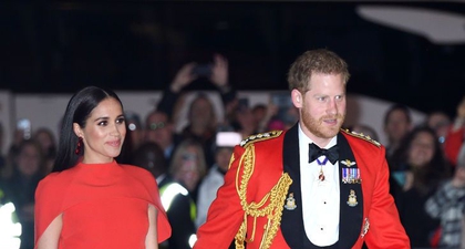 Meghan Markle & Pangeran Harry Tampak Kenakan Busana Serasi