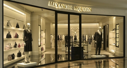 Butik Perdana Alexander McQueen di Indonesia