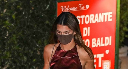 Kendall Jenner Tampil Cantik dengan Setelan Halter & Celana