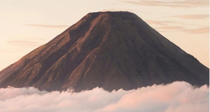 8 Gunung di Indonesia Untuk Dikunjungi Sebelum Usia 40-an