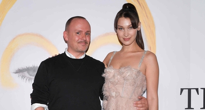 Bella Hadid Hadir di Pameran Dior Beauty di Tokyo