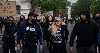 Madonna Ikut Demonstrasi Meski Sedang Cedera