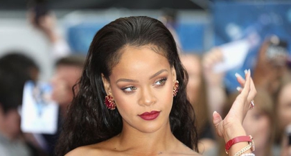 Rihanna Kembali Terlihat Berpose Mengenakan Koleksi Boxer dari Savage x Fenty di Instagram