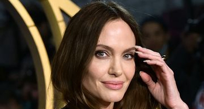 Angelina Jolie dan Salma Hayek Tampil Dalam Pakaian Serba Hitam