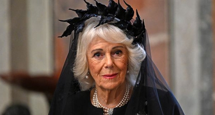 Ratu Camilla Kenakan Leafy Mantilla Saat Bertemu Paus dalam Momen Bersejarah Kerajaan