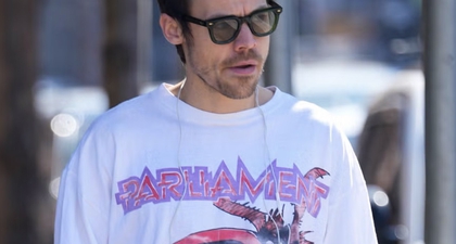 Lagi, Harry Styles Kenakan Item Vintage untuk Tampilan Errand Run Ala 1990-an di New York