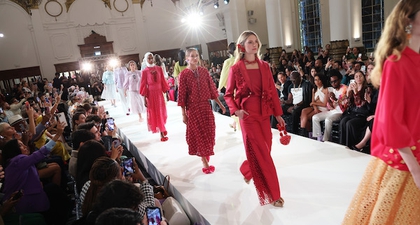 Klamby Membawa Tenun Garut Berkibar di London Fashion Week