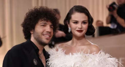 Selena Gomez Bercerita Tentang Hubungannya yang &ldquo;Sehat&rdquo; dengan Benny Blanco