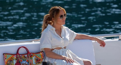 J.Lo Akhiri Liburan Ulang Tahunnya di Eropa dengan Gaun Linen Cutout dari Cult Gaia