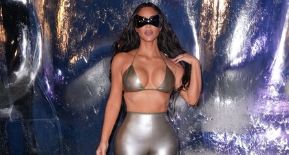Kim Kardashian Tampil Bak Diva Metalik dengan Bikini &amp; Legging Berwarna Silver