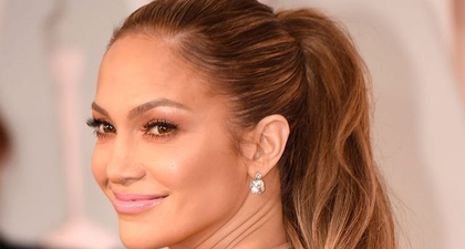 Contek Manikur Bernuansa Floral Milik Jennifer Lopez untuk Menyempurnakan Gaya di Musim Ini