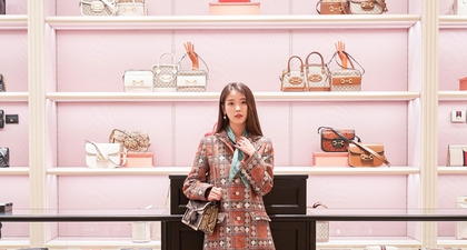 Pesona IU Pakai Mantel Bermotif saat Hadiri Acara Pembukaan Gerai Gucci di Seoul
