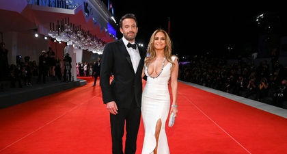 Jennifer Lopez Membagikan Foto Pertama Cincin Pernikahannya Setelah Menikah dengan Ben Affleck