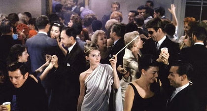 9 Busana Pesta Liburan untuk Setiap Acara di Kalender Anda