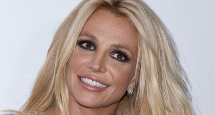 Britney Spears Akan Memakai Gaun Pengantin Versace