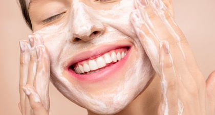 Cara Membersihkan Wajah dengan Benar Sesuai Jenis Kulit Anda