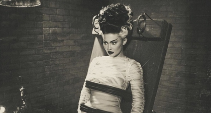Kylie Jenner Mengenakan Kostum Bertema Bride of Frankenstein