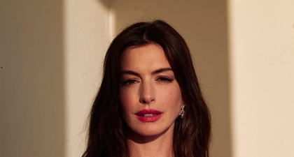 Pakaian Serba Hot Pink dari Anne Hathaway Akan Dicatat Sebagai Dalam Momen Bersejarah Cannes Fashion