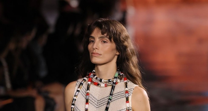 Adik Pedro Pascal, Lux Pascal Debut di Panggung Chanel selama Paris Fashion Week