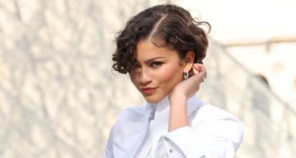 Zendaya Pamerkan Cincin Pernikahannya dengan Tampilan Serba Putih di Show Louis Vuitton
