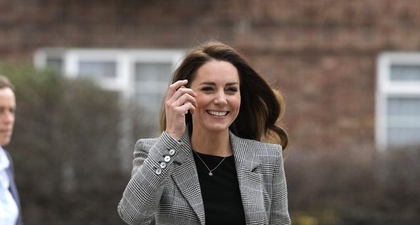 Duchess Kate Memamerkan Secara Tepat Bagaimana Tampil Smart Casual dengan Ansambel Blazer