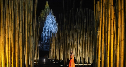 Lakon Indonesia Menggelar Fashion Show Gantari di Kompleks Candi Prambanan
