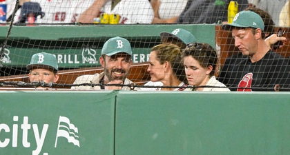 Ben Affleck dan Jennifer Garner Reuni di Fenway untuk Hari Bermain Keluarga